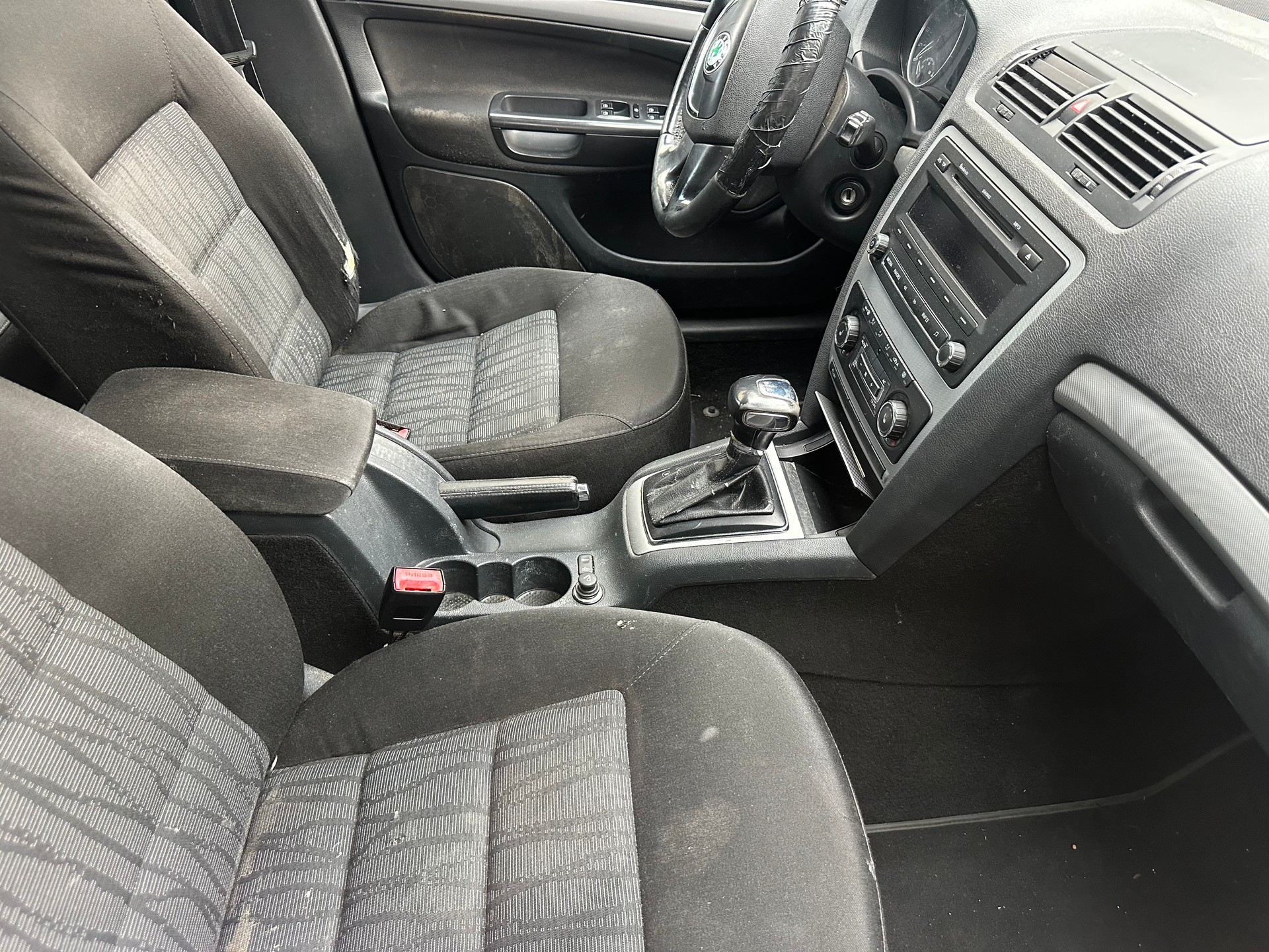 SKODA Octavia Combi 1.6 TDI Ambiente DSG-image-3
