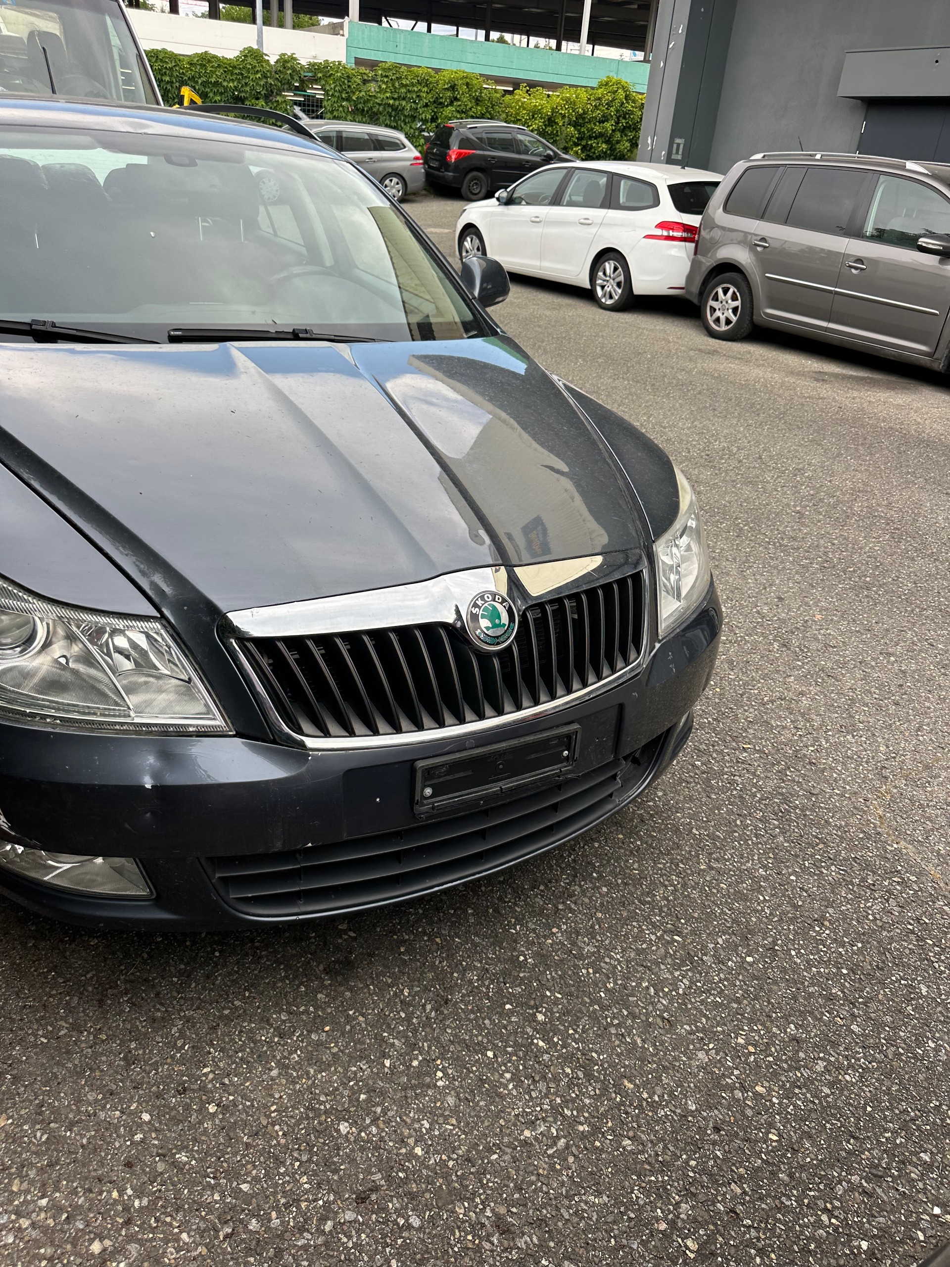 SKODA Octavia Combi 1.6 TDI Ambiente DSG-image-2