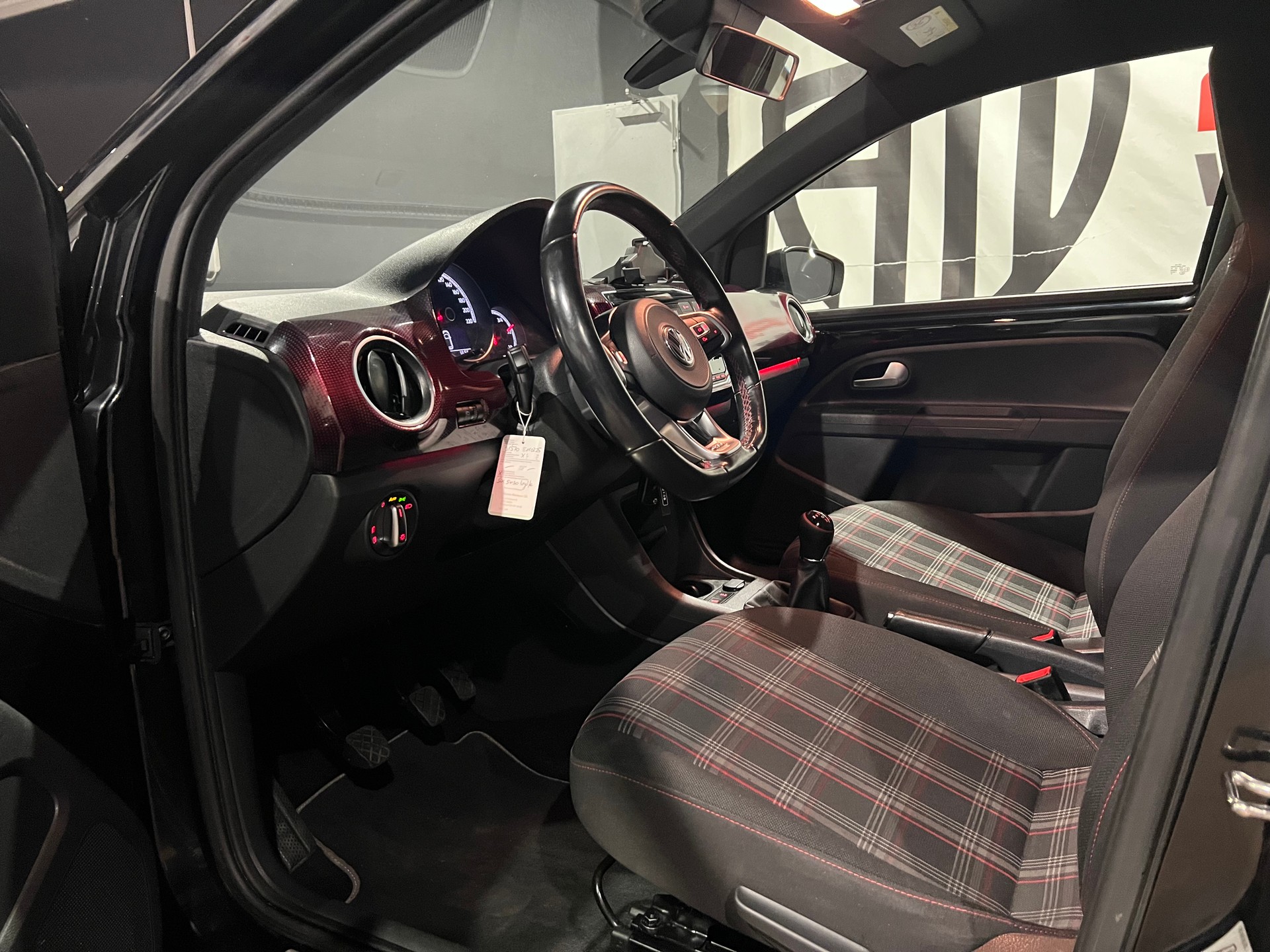 VW Up 1.0 TSI GTI-image-10