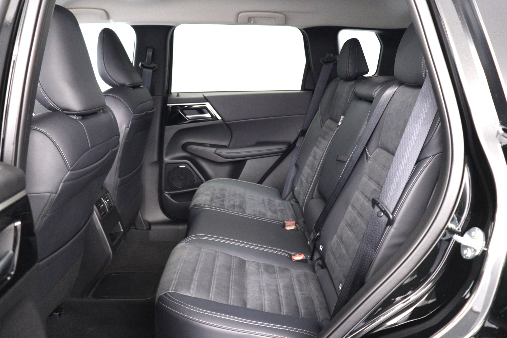 MITSUBISHI Outlander 2.4 PHEV Intense 4x4-image-8