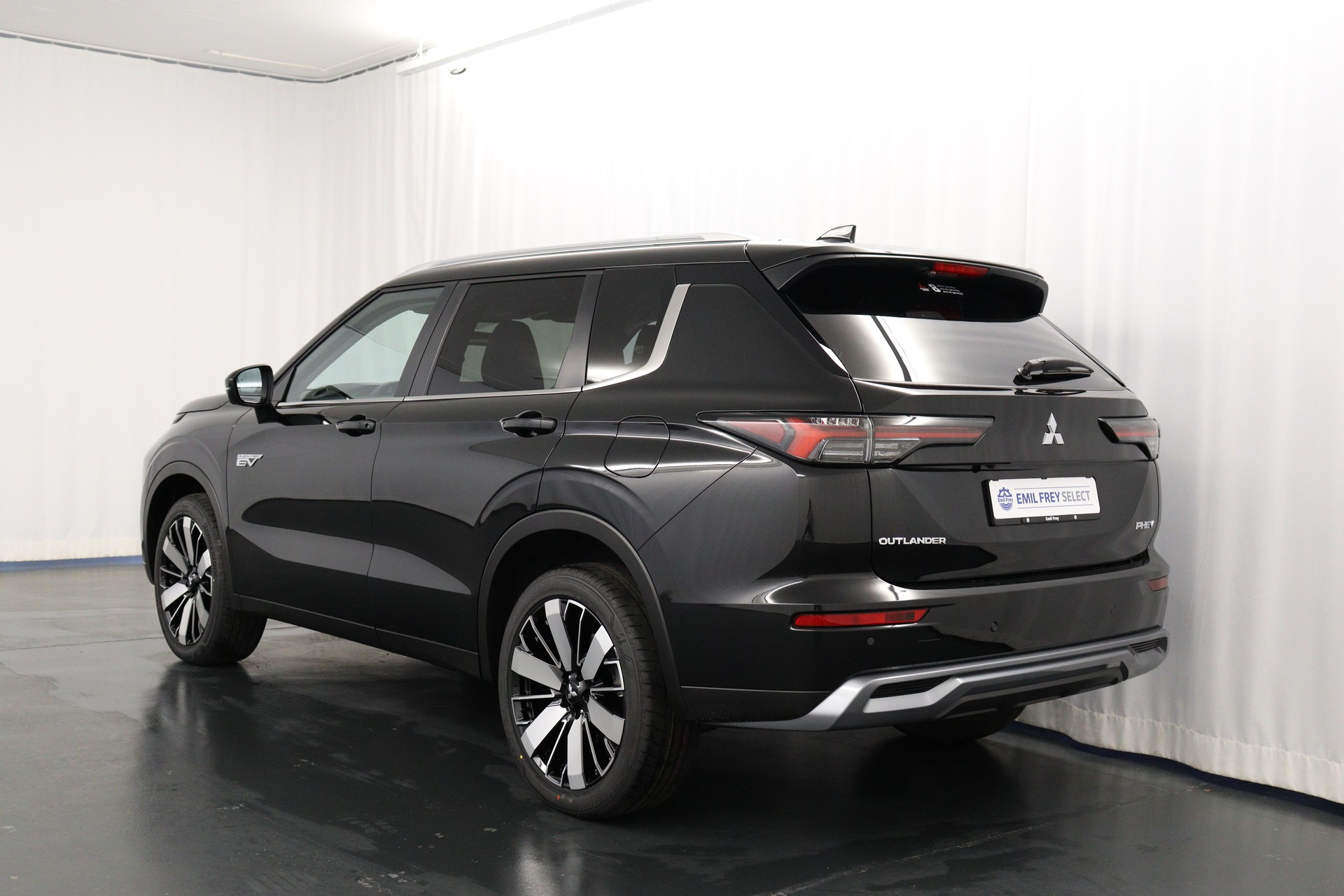 MITSUBISHI Outlander 2.4 PHEV Intense 4x4-image-6