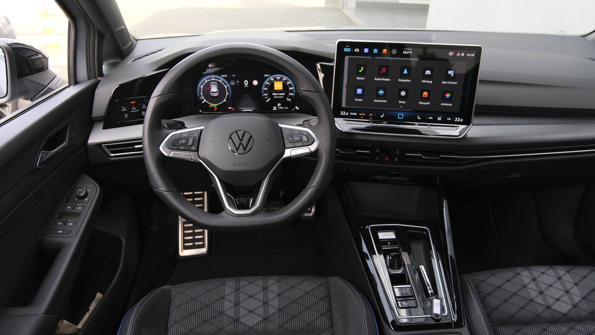 VW Golf 1.5 e TSI mHEV R-Line DSG * Black Style *-image-23