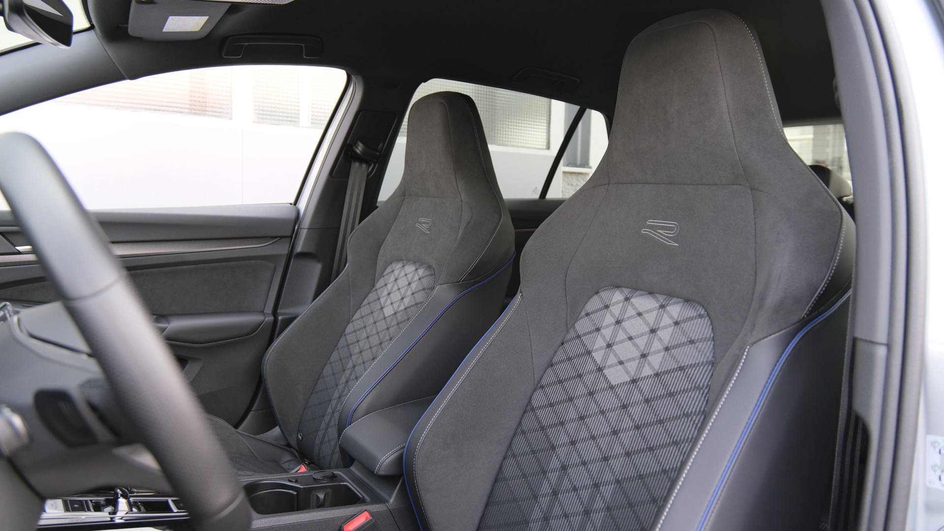 VW Golf 1.5 e TSI mHEV R-Line DSG * Black Style *-image-4