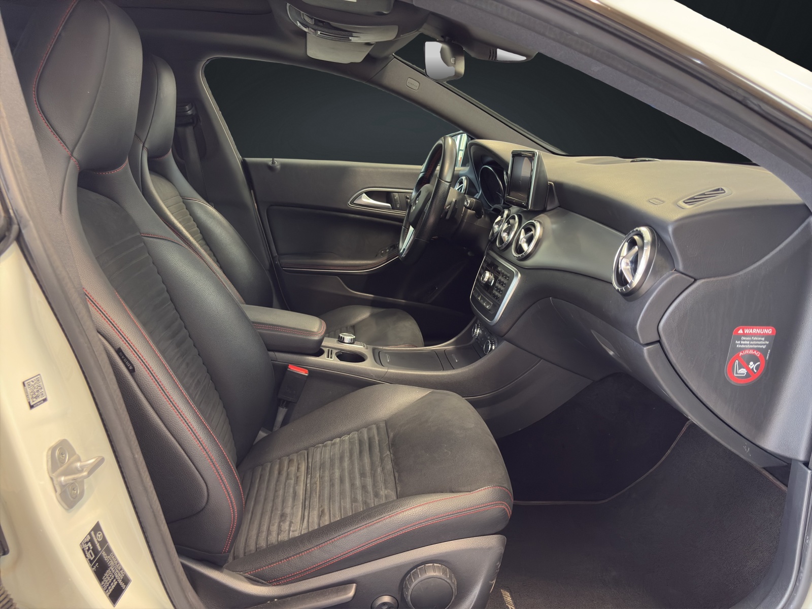 MERCEDES-BENZ CLA 250 AMG Line 7G-DCT 4Matic-image-11