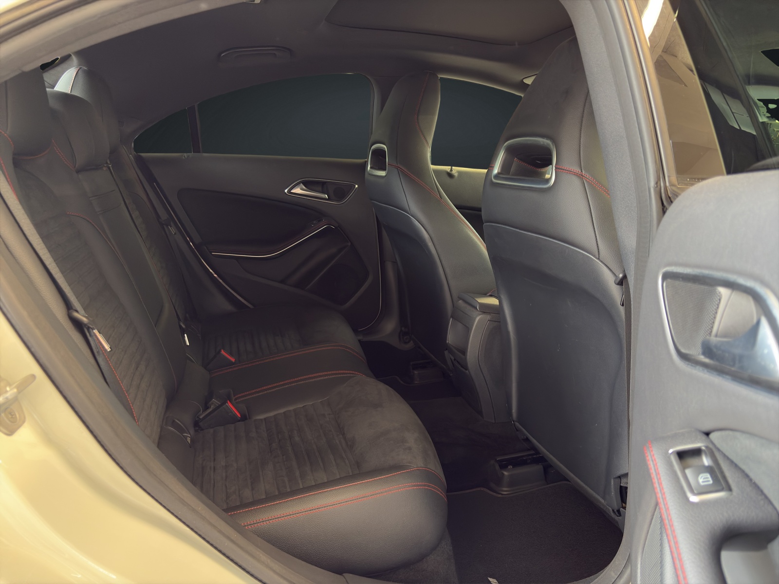 MERCEDES-BENZ CLA 250 AMG Line 7G-DCT 4Matic-image-13
