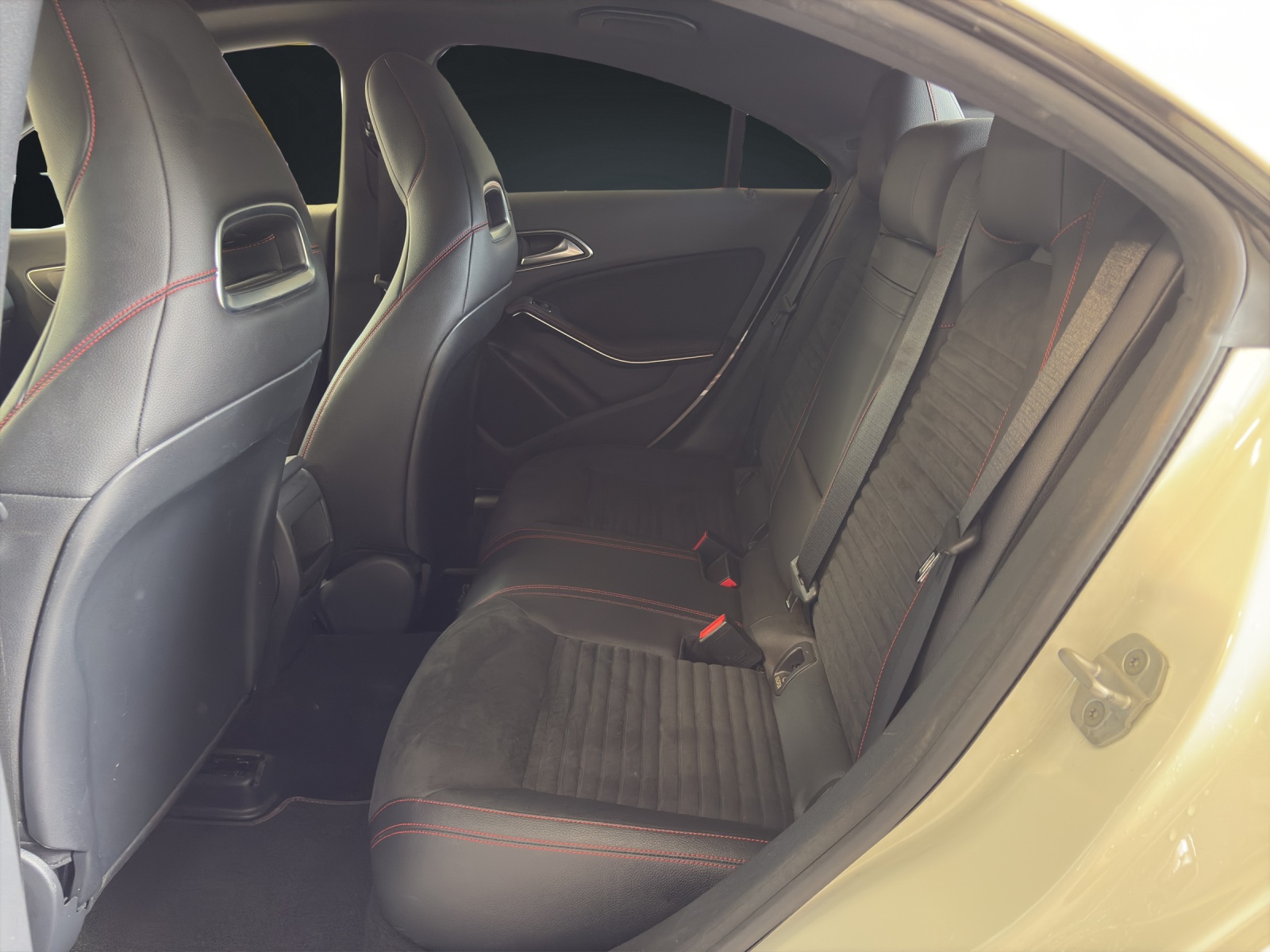 MERCEDES-BENZ CLA 250 AMG Line 7G-DCT 4Matic-image-12