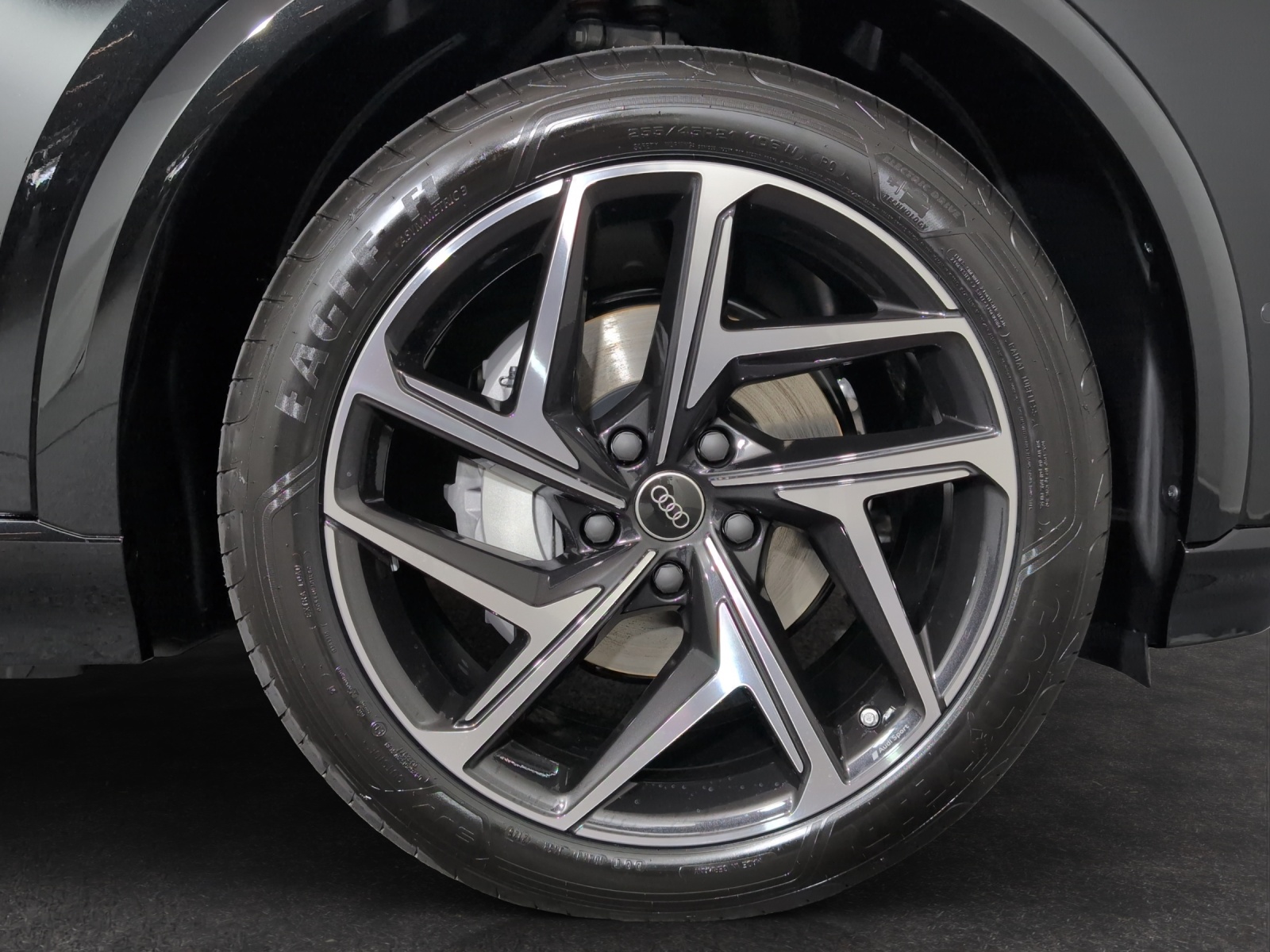 AUDI Q6 Sportback e-tron quattro-image-4
