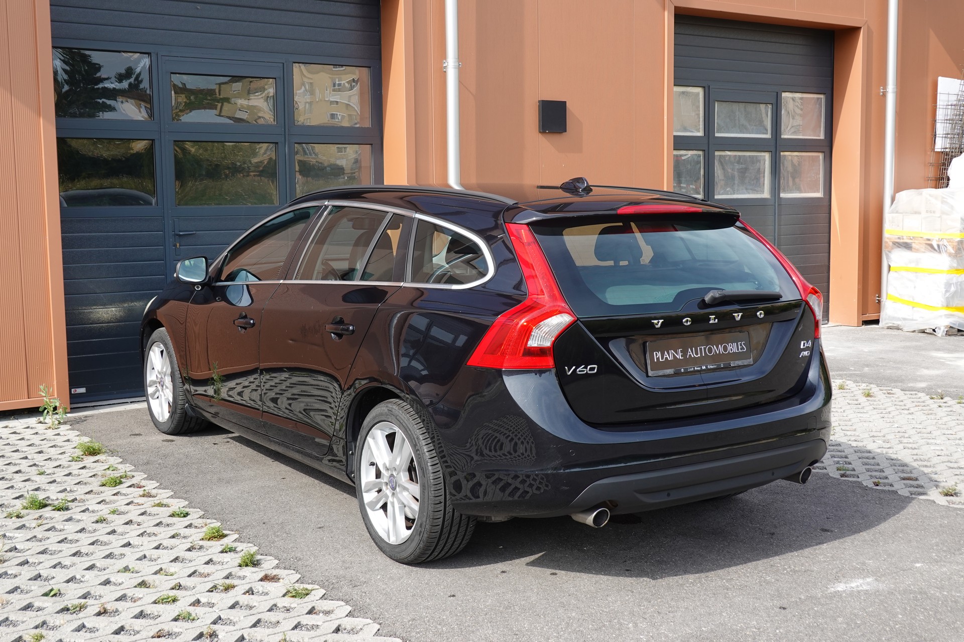 VOLVO V60 D4 AWD Geartronic "* CH Véhicule * 8 Roues * Phares Auto * Sièges chauffants * Capteur stationnement * Tempomat *-image-9