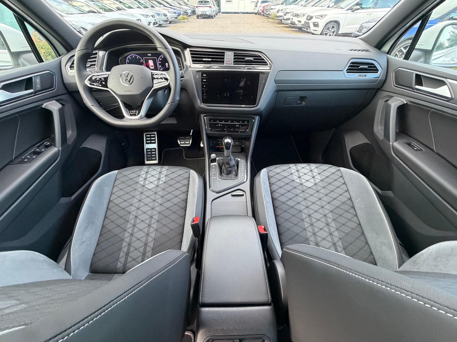 VW Tiguan 1.5TSI Evo R-Line 75 Edition DSG-image-11