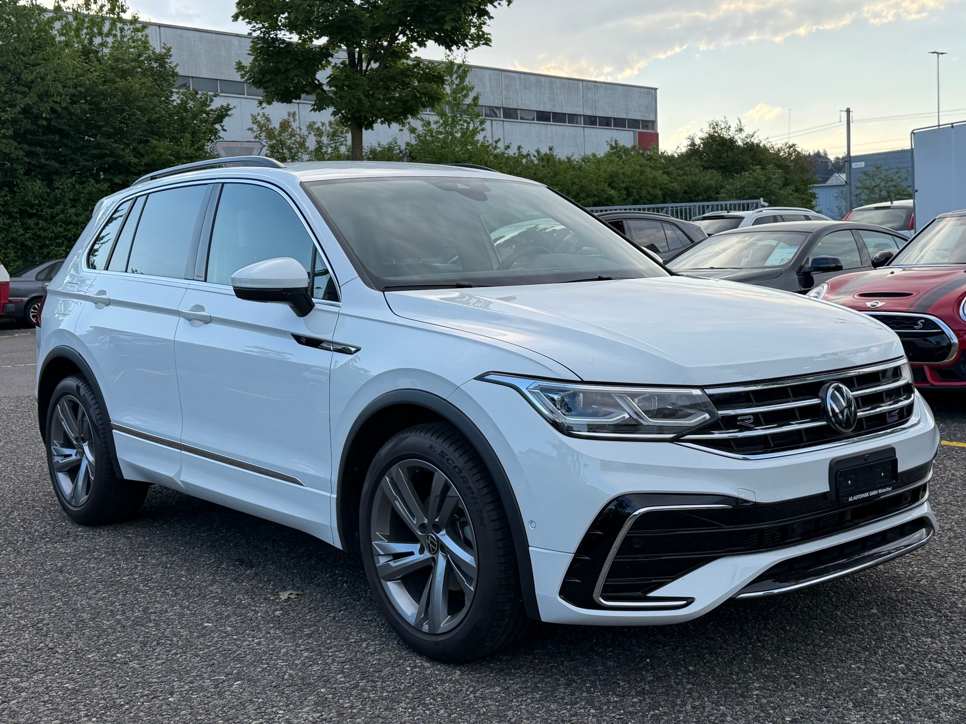 VW Tiguan 1.5TSI Evo R-Line 75 Edition DSG-showroom-element-2