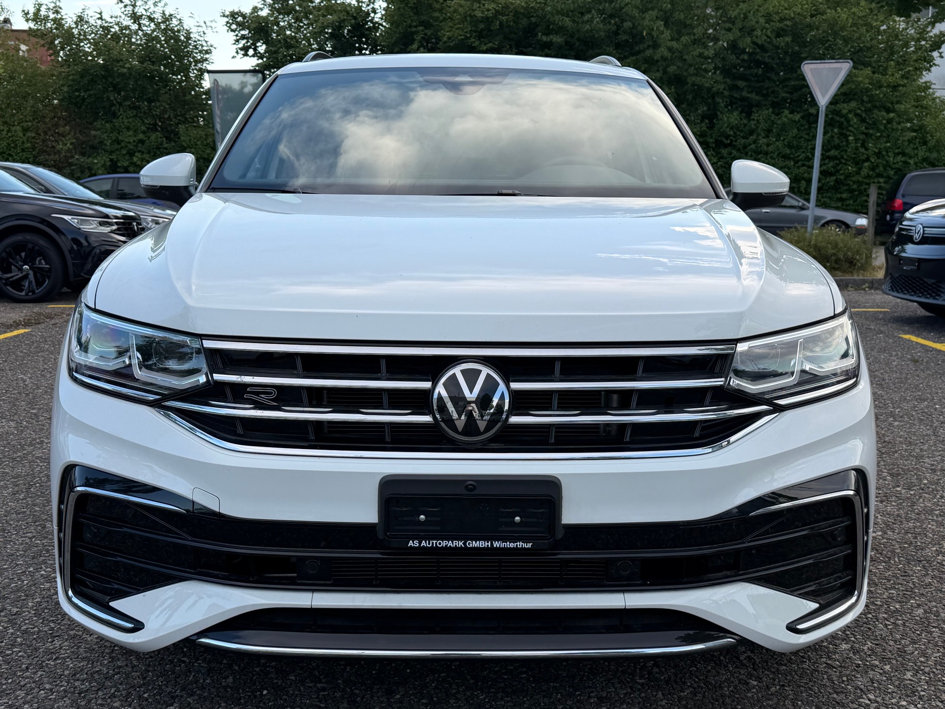 VW Tiguan 1.5TSI Evo R-Line 75 Edition DSG-showroom-element-1