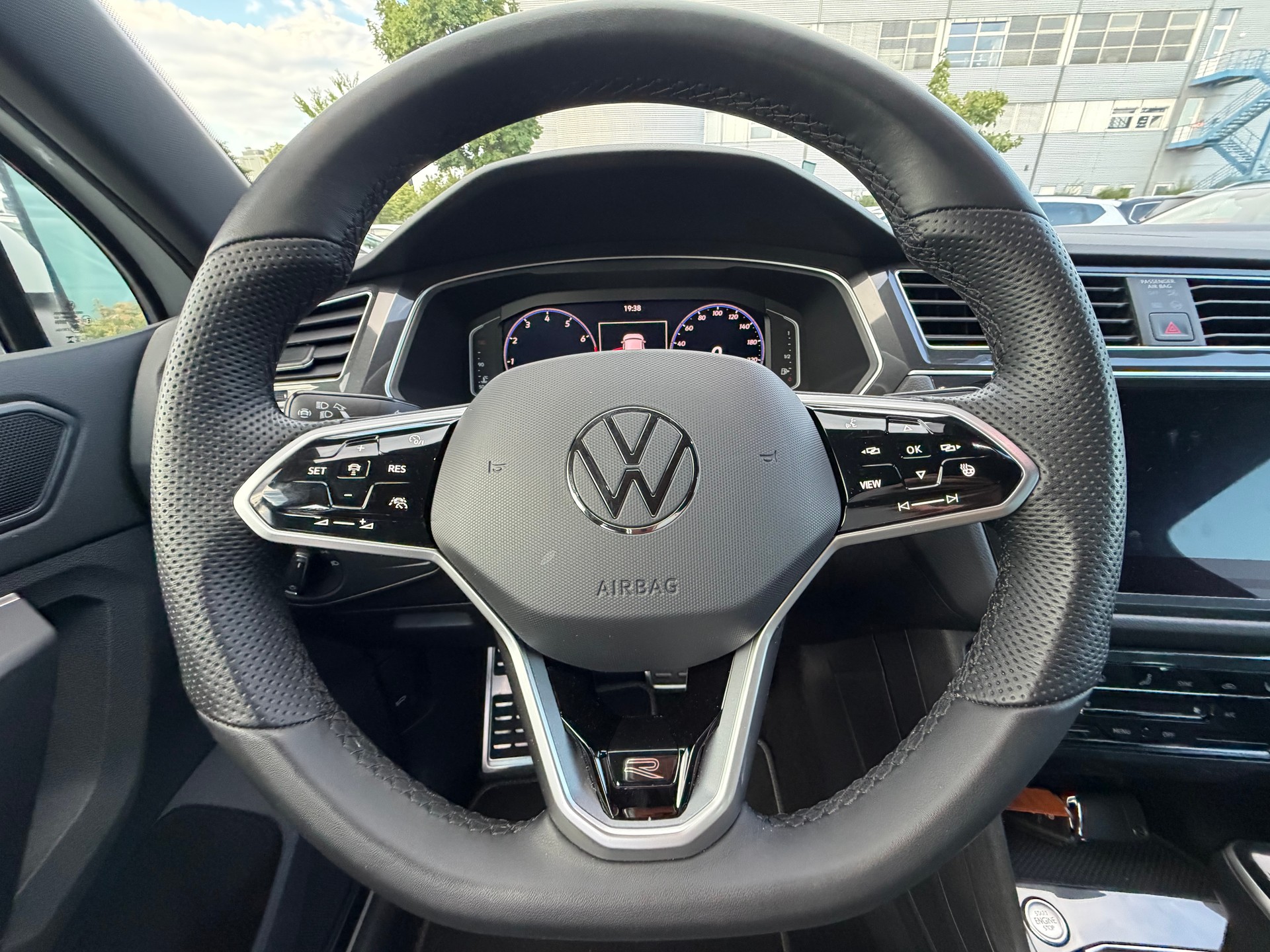 VW Tiguan 1.5TSI Evo R-Line 75 Edition DSG-image-12