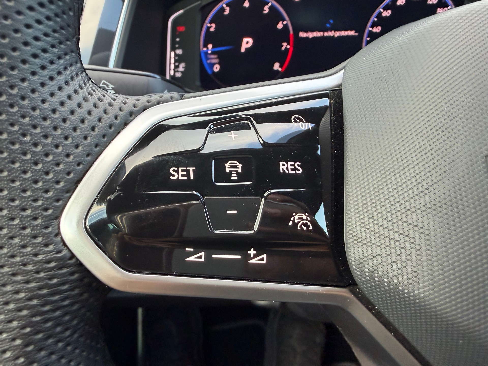 VW Tiguan 1.5TSI Evo R-Line 75 Edition DSG-image-16