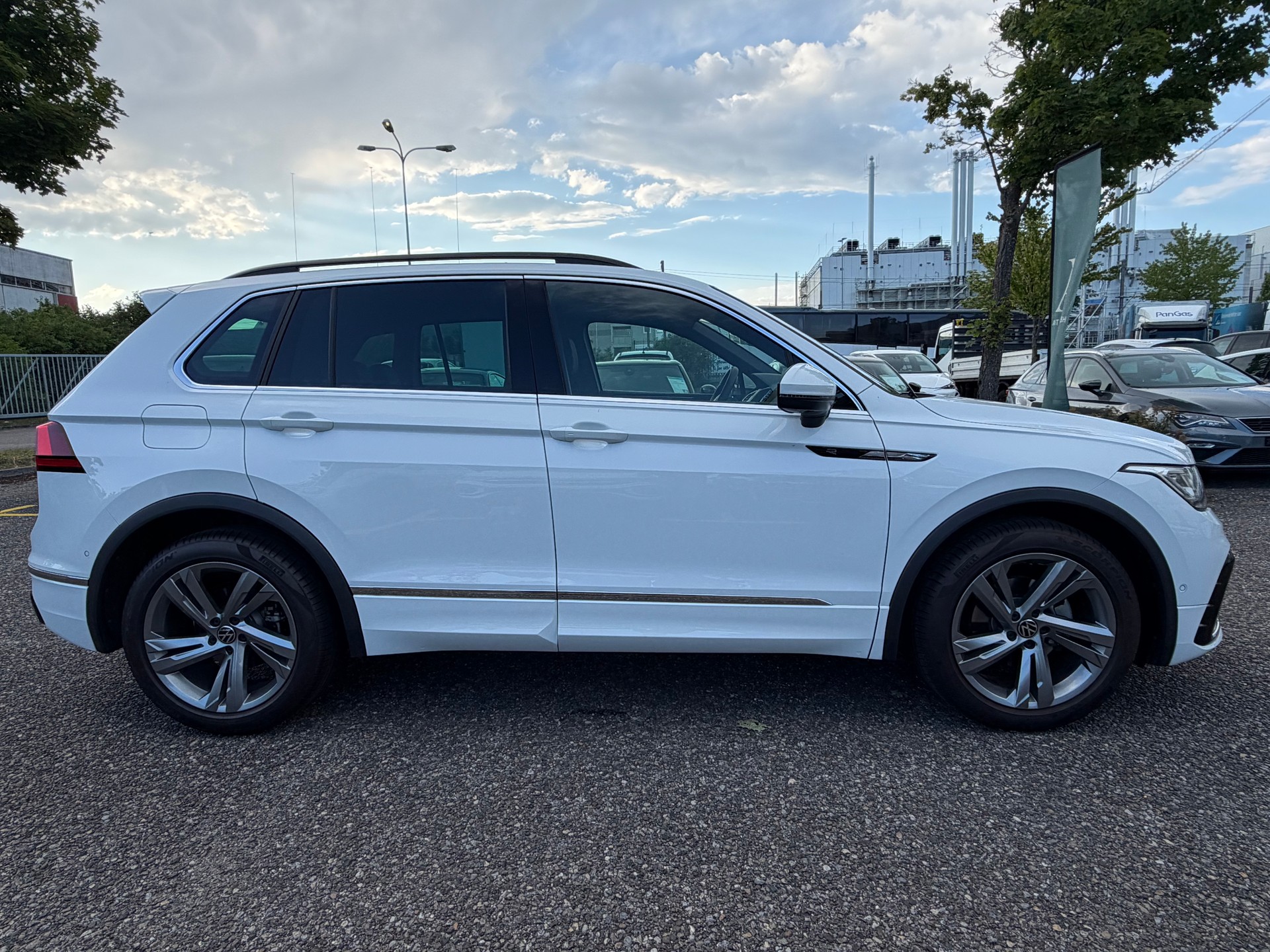 VW Tiguan 1.5TSI Evo R-Line 75 Edition DSG-showroom-element-3