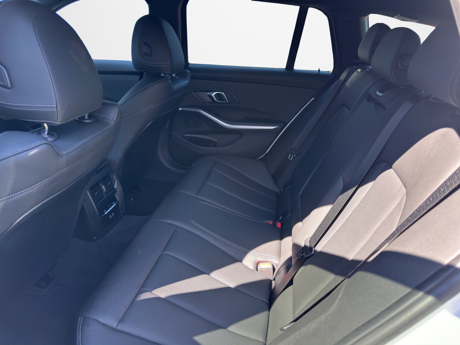 BMW 320d xDrive 48V Touring Steptronic M Sport đ*CH*gratis Service*-image-14