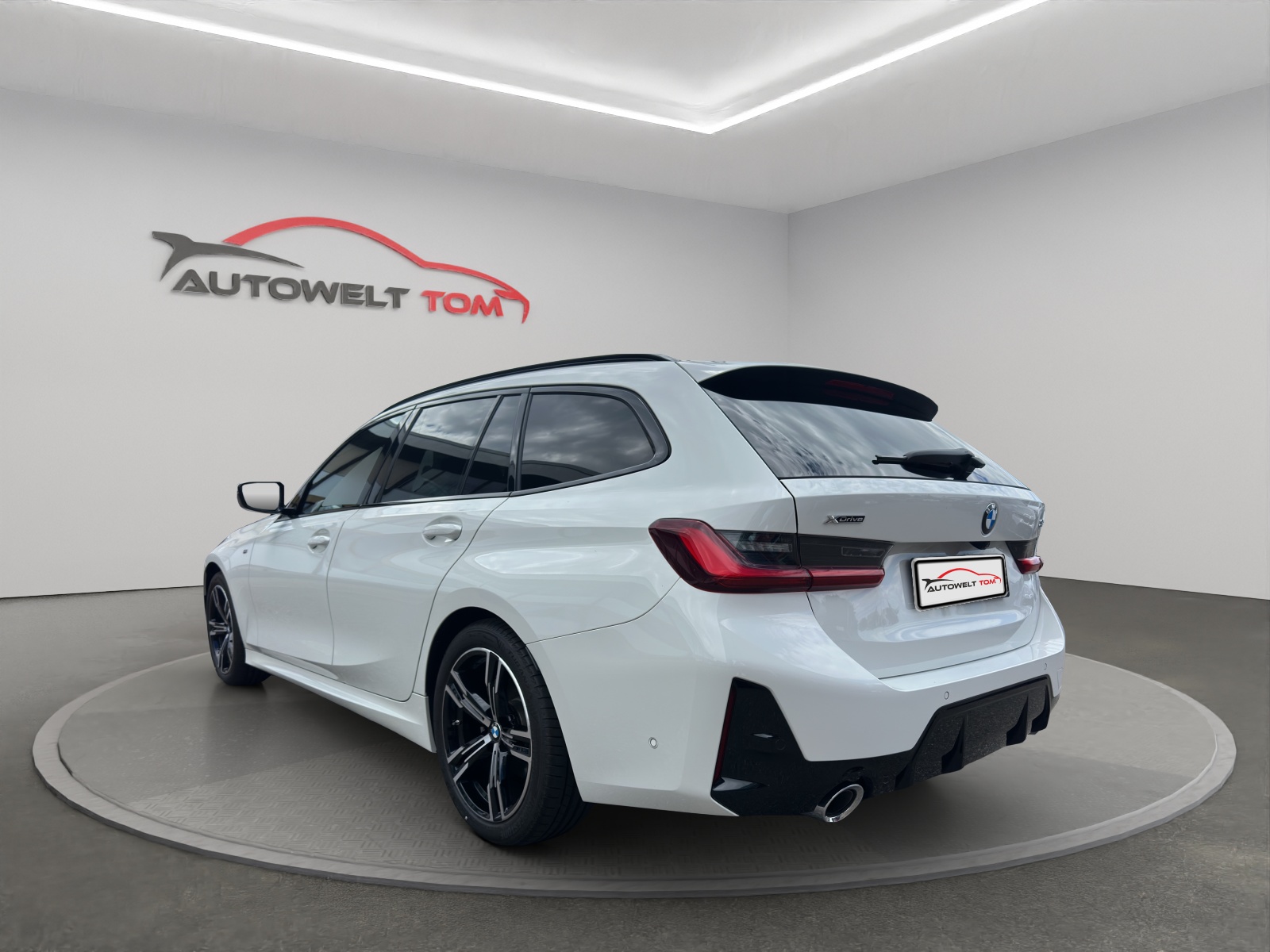 BMW 320d xDrive 48V Touring Steptronic M Sport đ*CH*gratis Service*-image-2