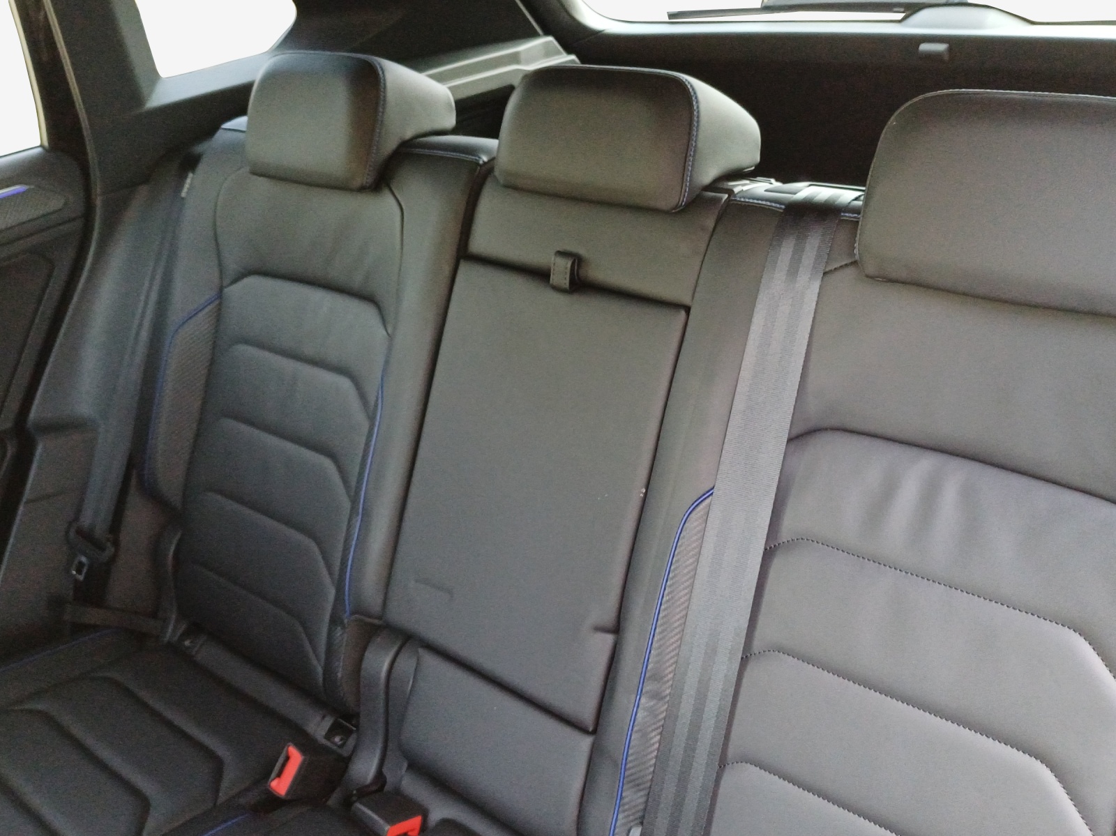 VW Tiguan 2.0TSI R 4Motion DSG-image-11