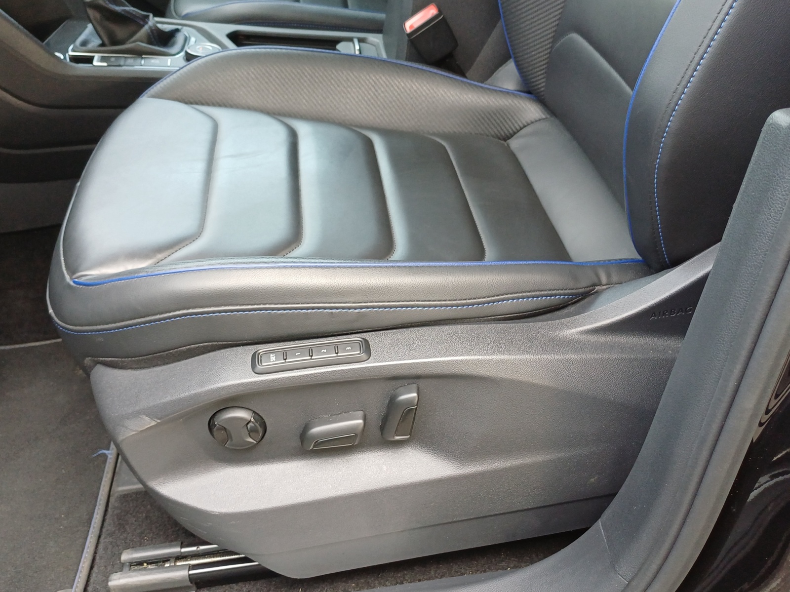 VW Tiguan 2.0TSI R 4Motion DSG-image-14