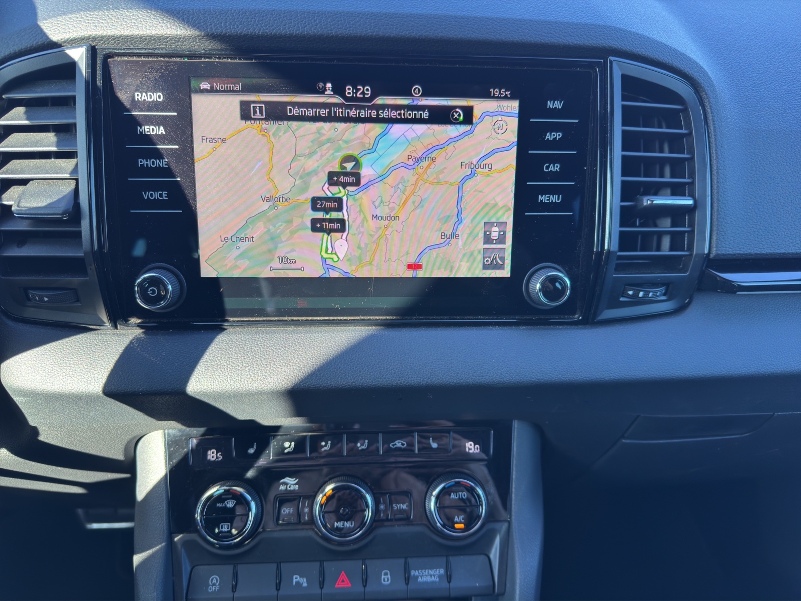 SKODA Karoq 1.5 TSI SportLine DSG-image-15