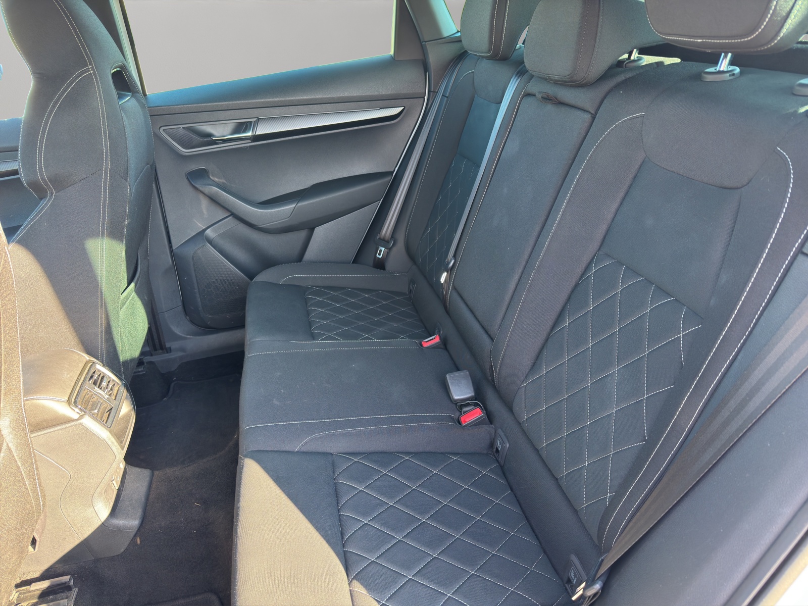 SKODA Karoq 1.5 TSI SportLine DSG-image-16