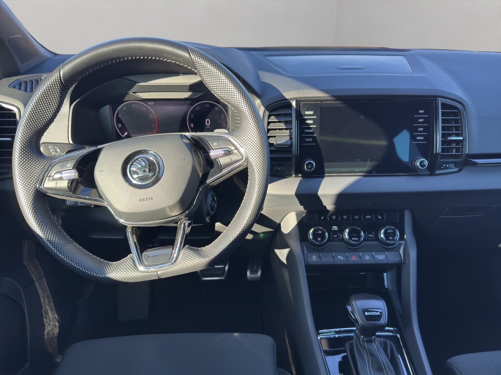 SKODA Karoq 1.5 TSI SportLine DSG-image-9