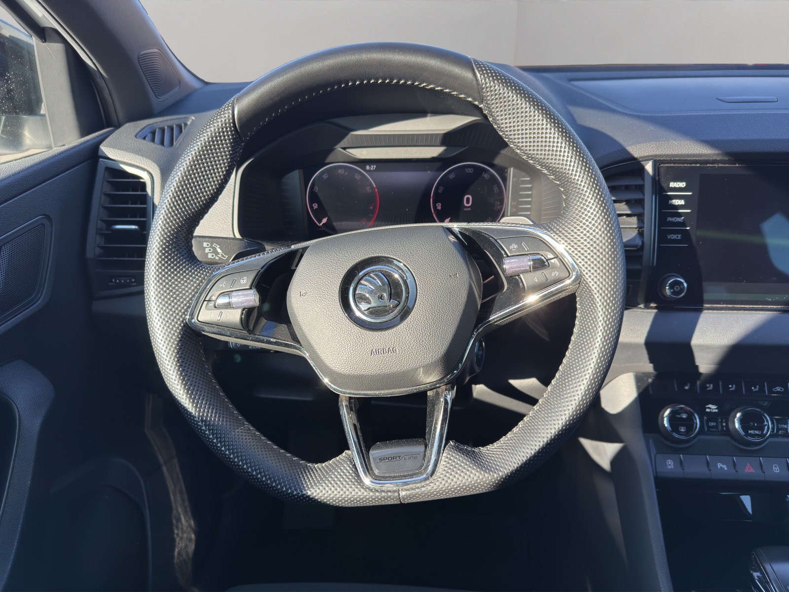 SKODA Karoq 1.5 TSI SportLine DSG-image-10