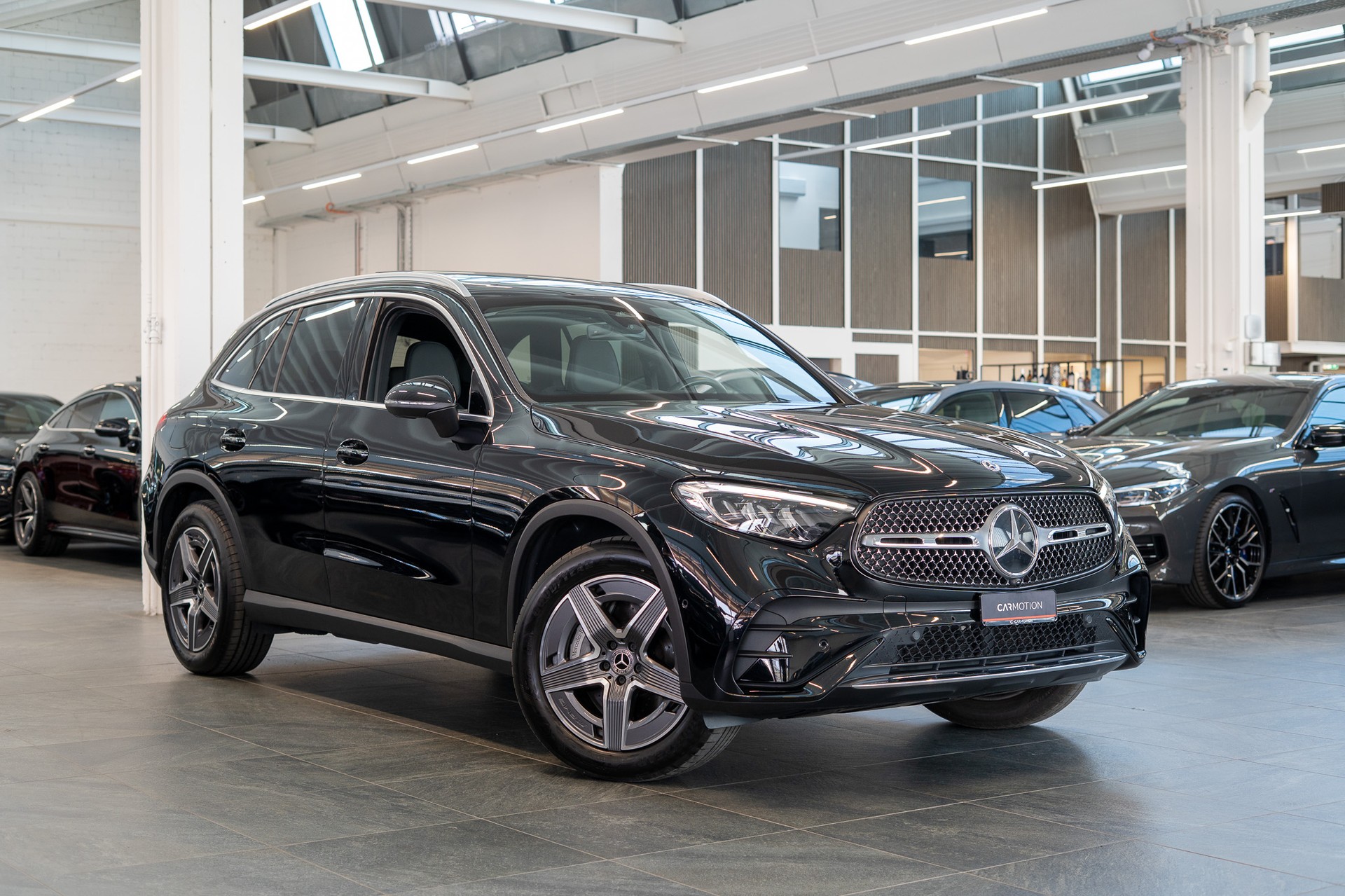 MERCEDES-BENZ GLC 220 d AMG Line 4matic / Panorama-Schiebedach / Ambiente-Beleuchtung / Sitzheizung-showroom-element-2