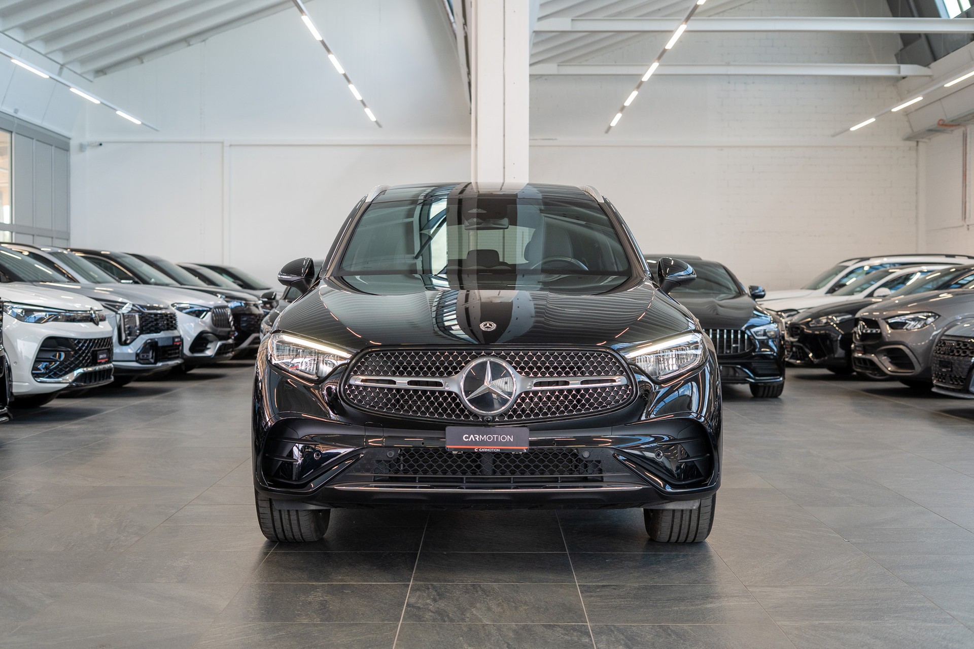 MERCEDES-BENZ GLC 220 d AMG Line 4matic / Panorama-Schiebedach / Ambiente-Beleuchtung / Sitzheizung-showroom-element-1