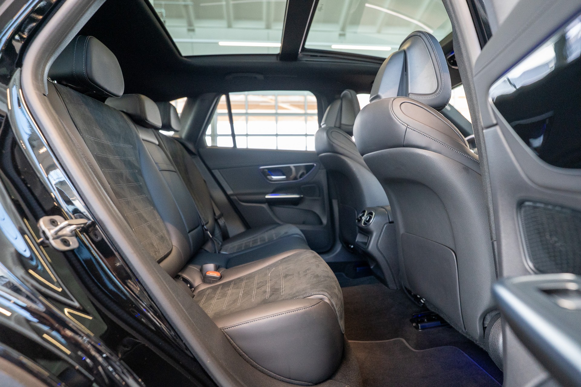 MERCEDES-BENZ GLC 220 d AMG Line 4matic / Panorama-Schiebedach / Ambiente-Beleuchtung / Sitzheizung-image-13