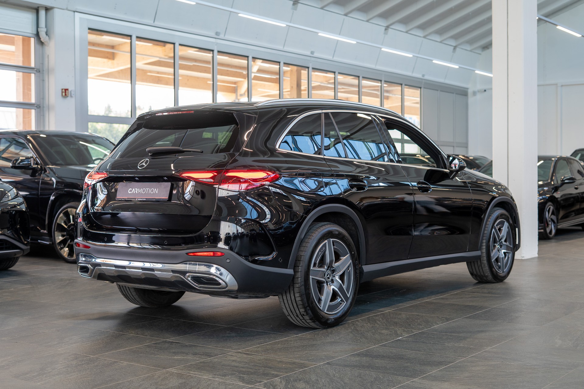 MERCEDES-BENZ GLC 220 d AMG Line 4matic / Panorama-Schiebedach / Ambiente-Beleuchtung / Sitzheizung-image-6
