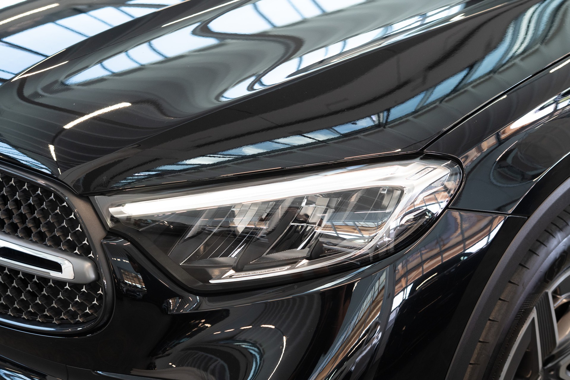 MERCEDES-BENZ GLC 220 d AMG Line 4matic / Panorama-Schiebedach / Ambiente-Beleuchtung / Sitzheizung-image-8