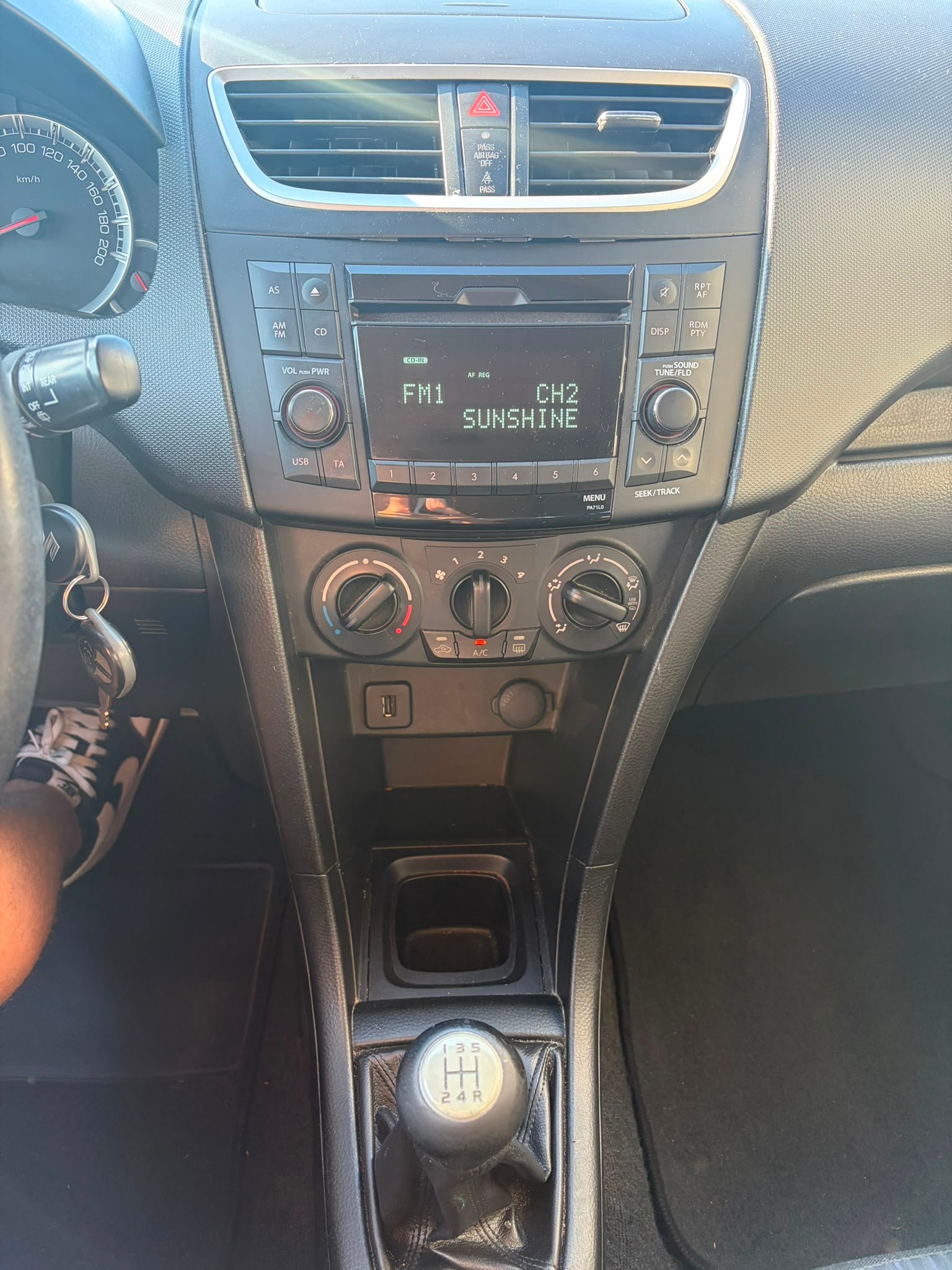 SUZUKI Swift 1.2i 16V GL Top 4x4-image-3