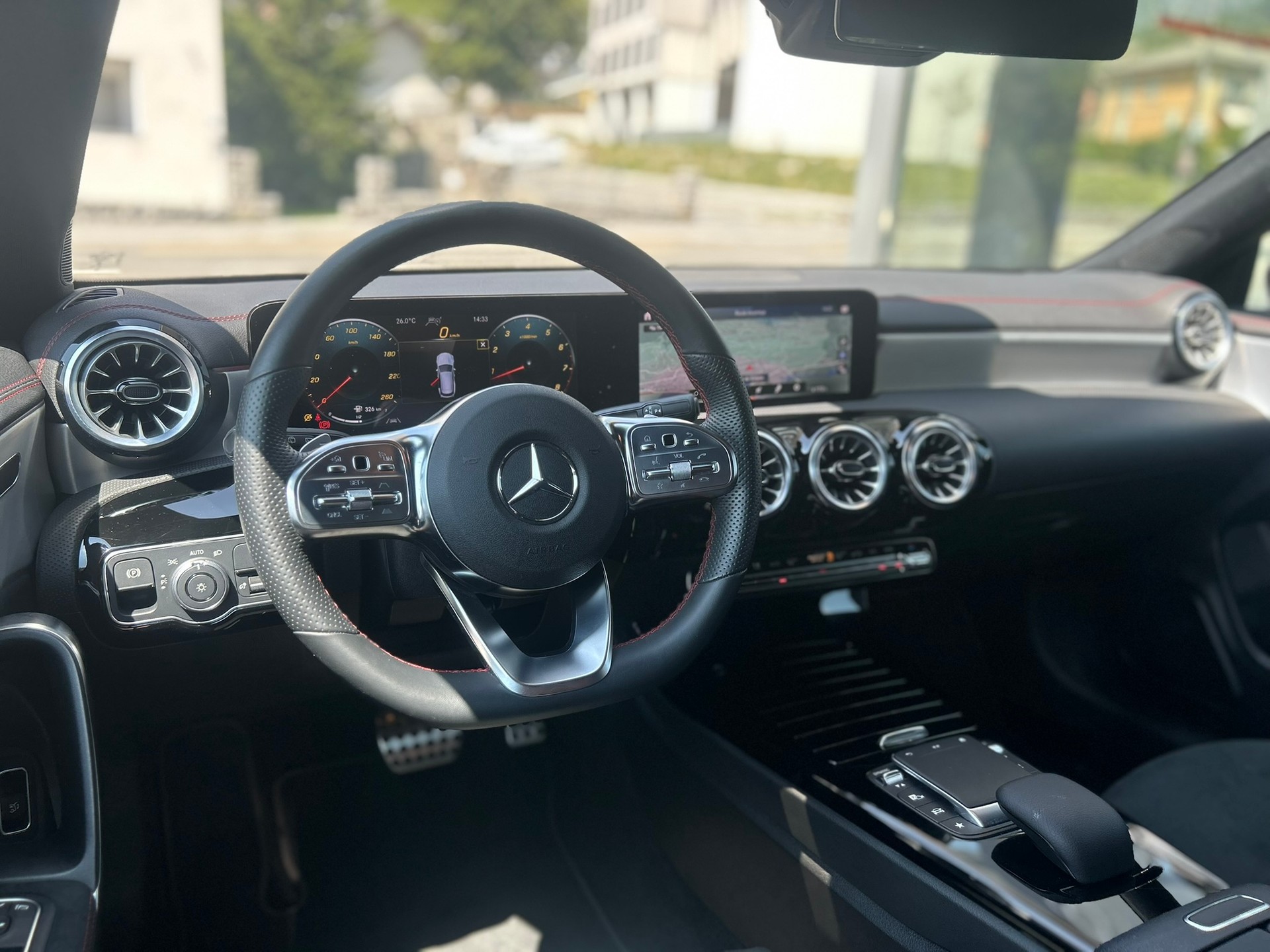 MERCEDES-BENZ CLA Shooting Brake 250 4Matic AMG Line Swiss Star-image-8
