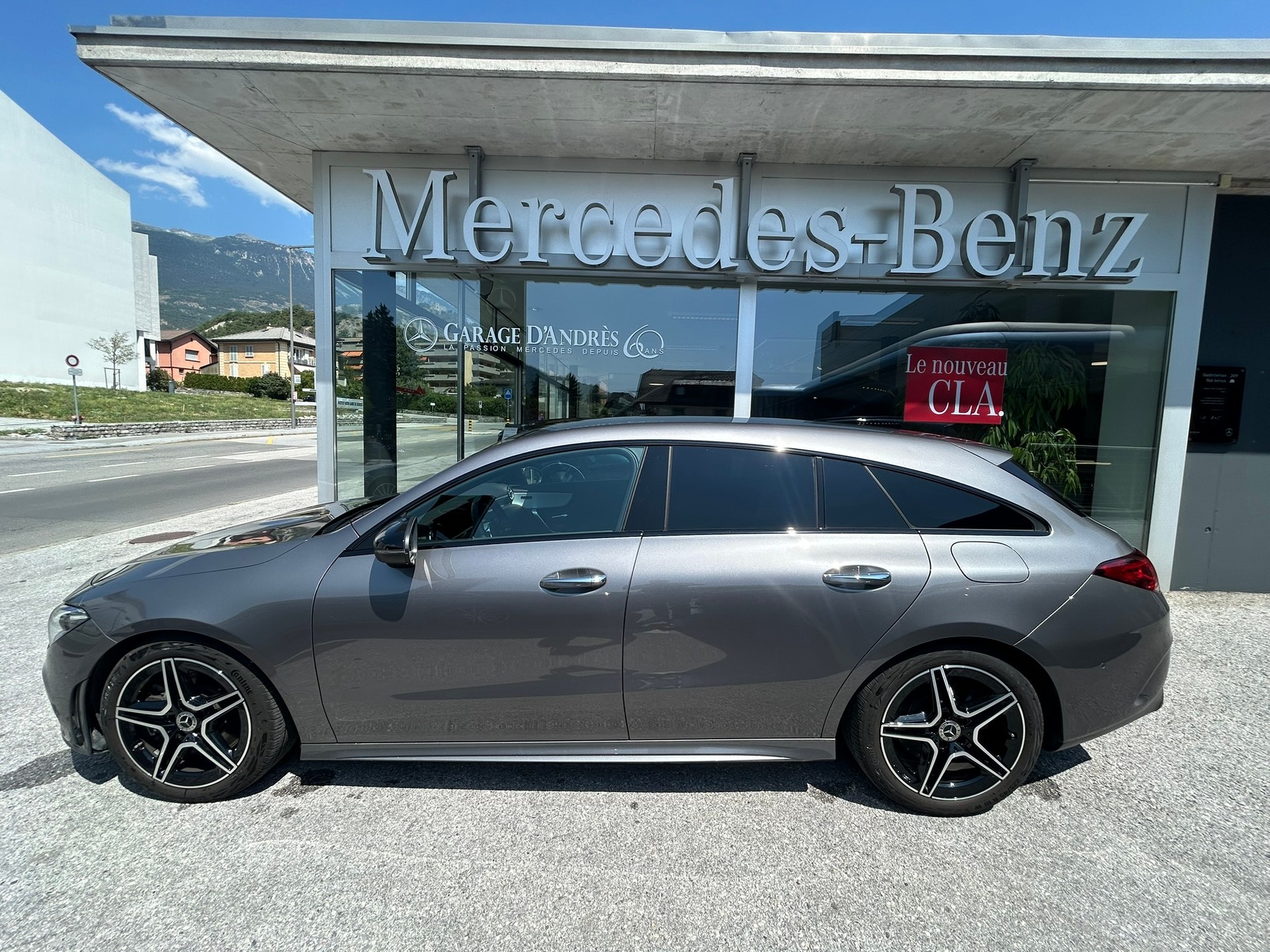 MERCEDES-BENZ CLA Shooting Brake 250 4Matic AMG Line Swiss Star-image-2