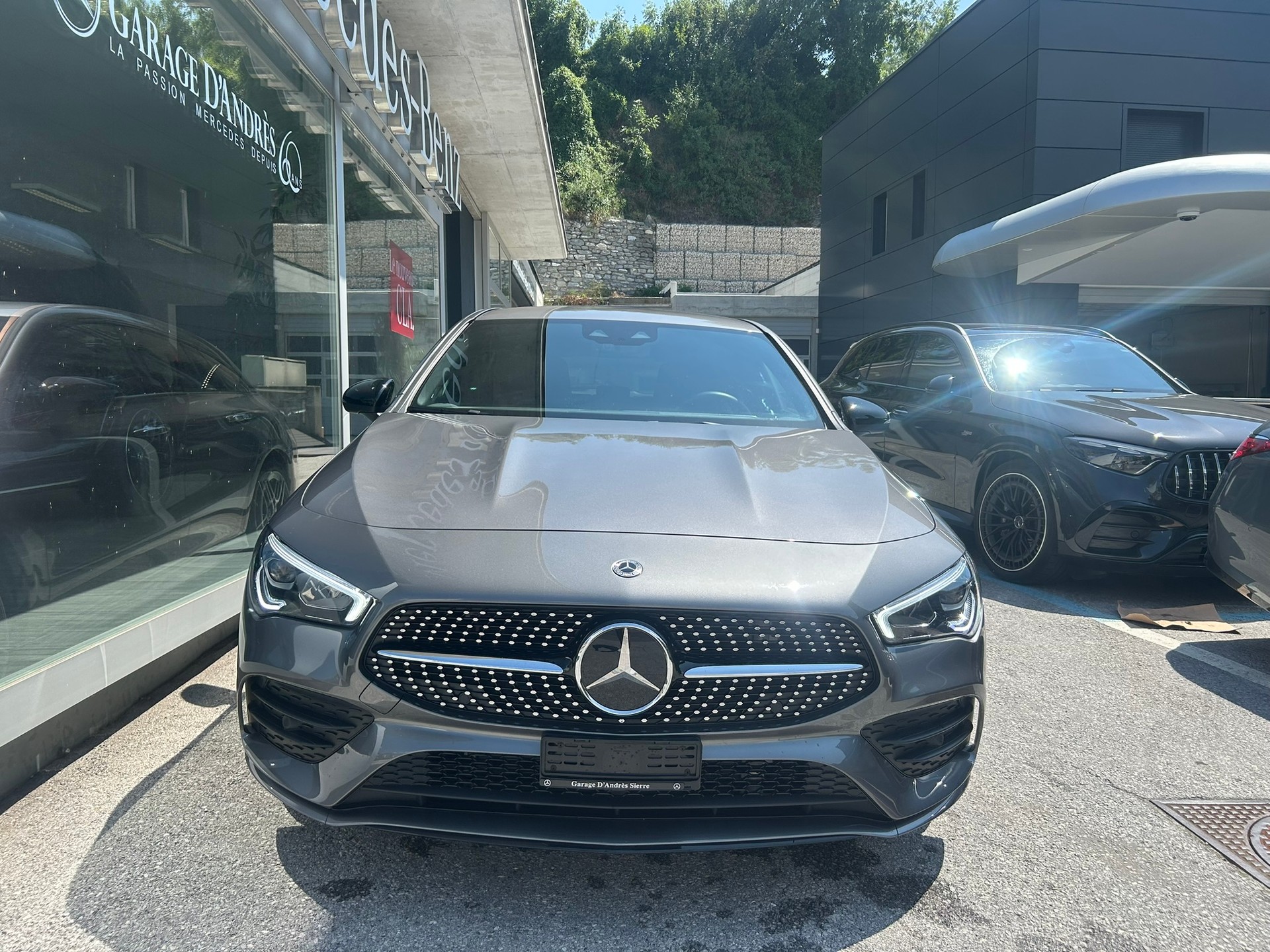 MERCEDES-BENZ CLA Shooting Brake 250 4Matic AMG Line Swiss Star-image-1