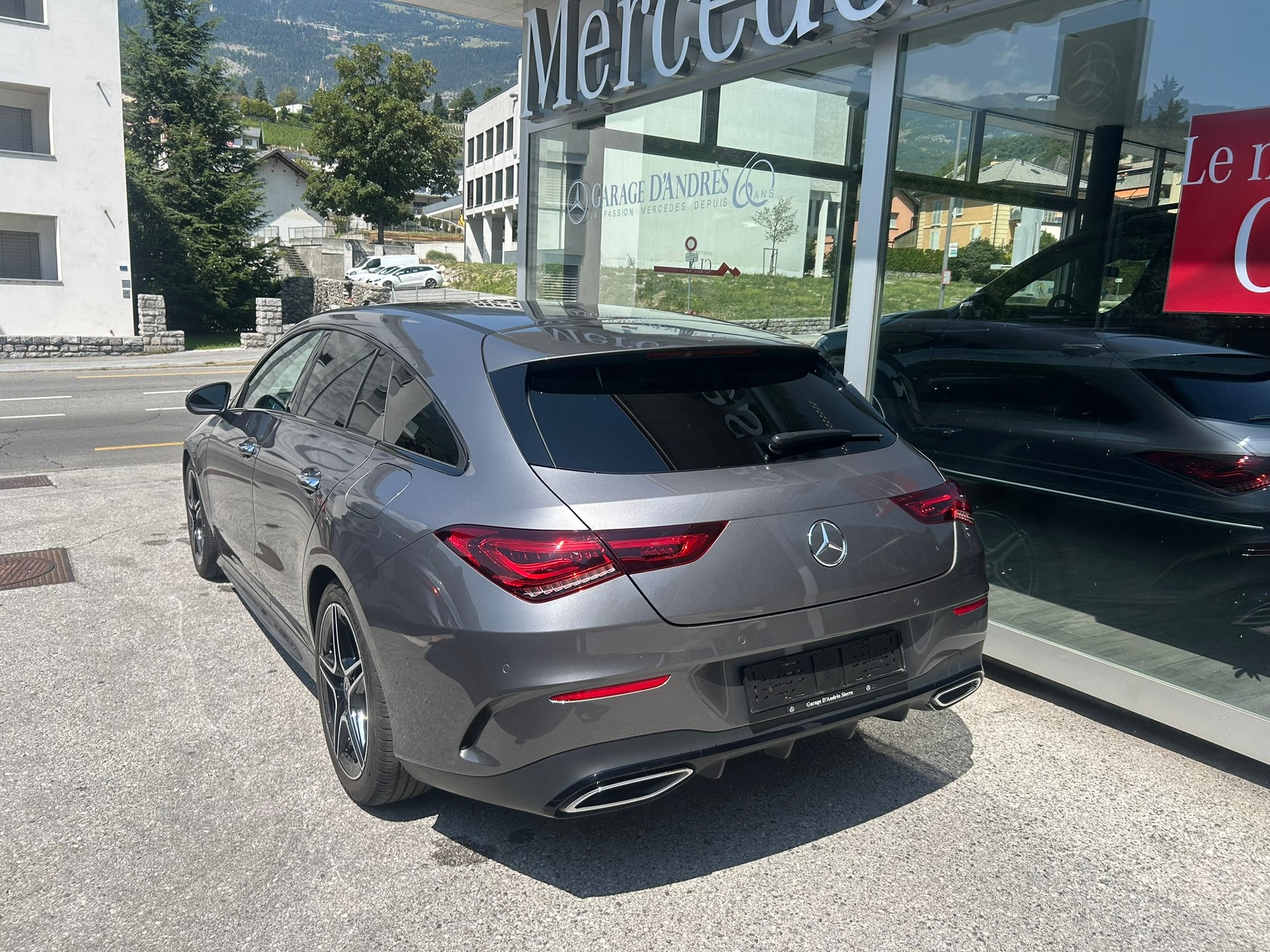 MERCEDES-BENZ CLA Shooting Brake 250 4Matic AMG Line Swiss Star-image-3