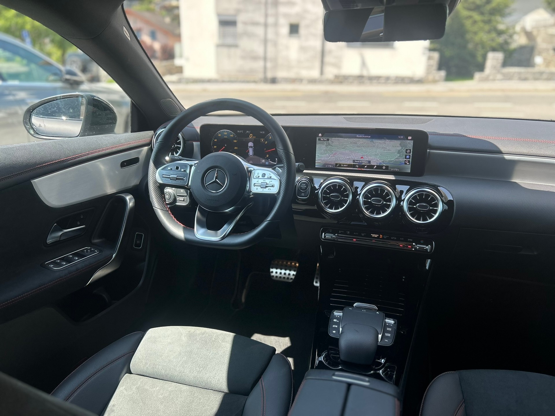 MERCEDES-BENZ CLA Shooting Brake 250 4Matic AMG Line Swiss Star-image-7