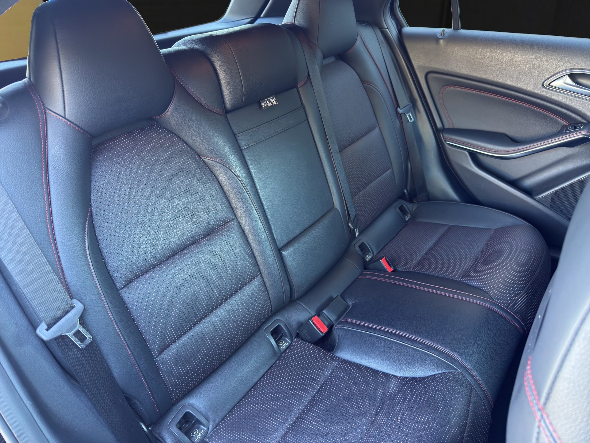 MERCEDES-BENZ A 200 CDI AMG Line 4Matic 7G-DCT-image-12