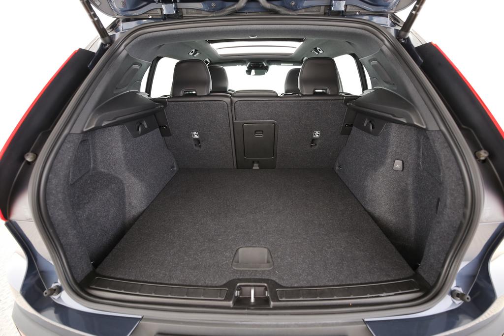 VOLVO XC40 1.5 T4 PiH R-Design-image-10