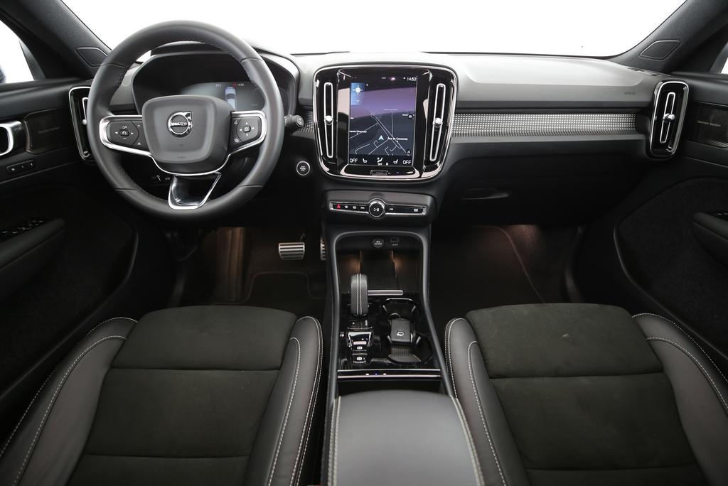 VOLVO XC40 1.5 T4 PiH R-Design-image-7