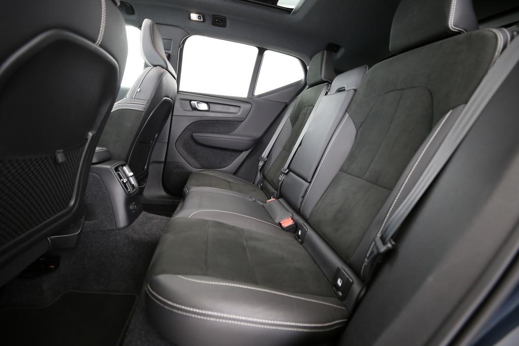 VOLVO XC40 1.5 T4 PiH R-Design-image-8