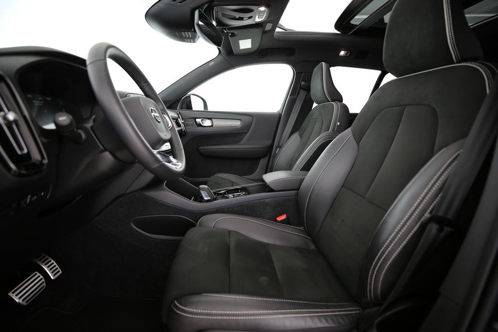 VOLVO XC40 1.5 T4 PiH R-Design-image-2