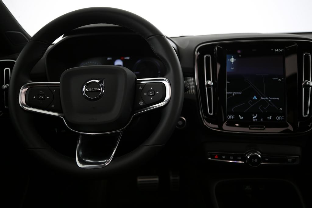VOLVO XC40 1.5 T4 PiH R-Design-image-4