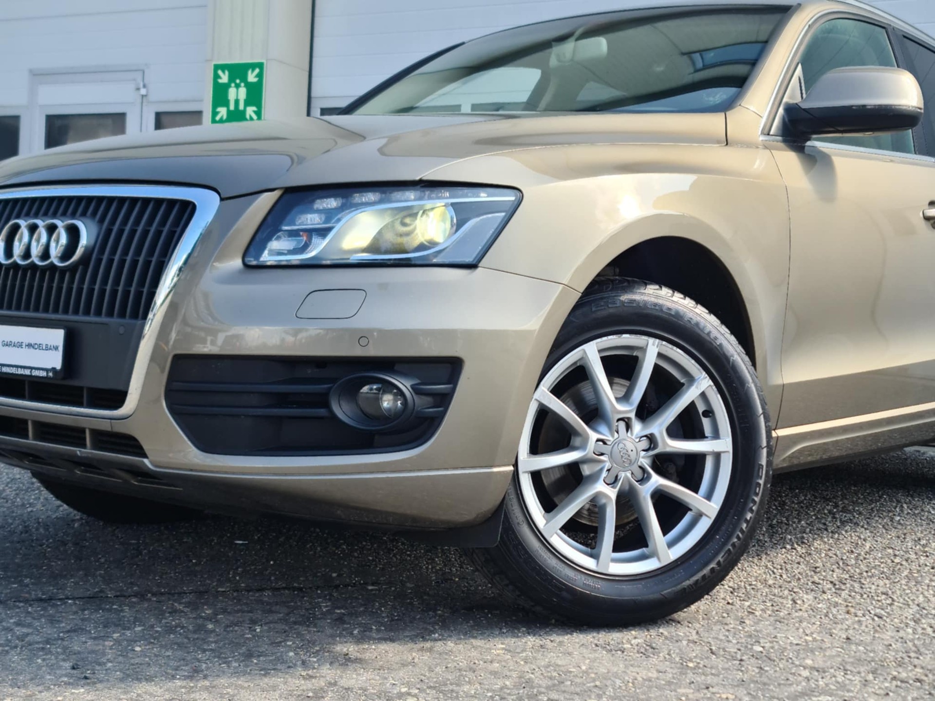 AUDI Q5 2.0 TFSI quattro S-tronic-image-1