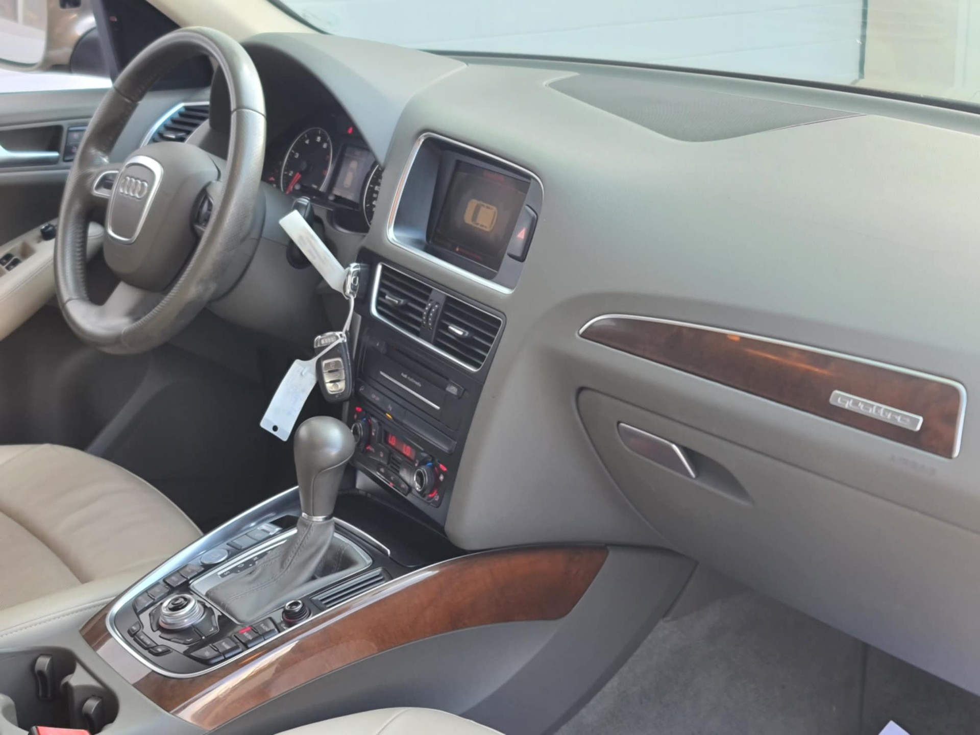 AUDI Q5 2.0 TFSI quattro S-tronic-image-13