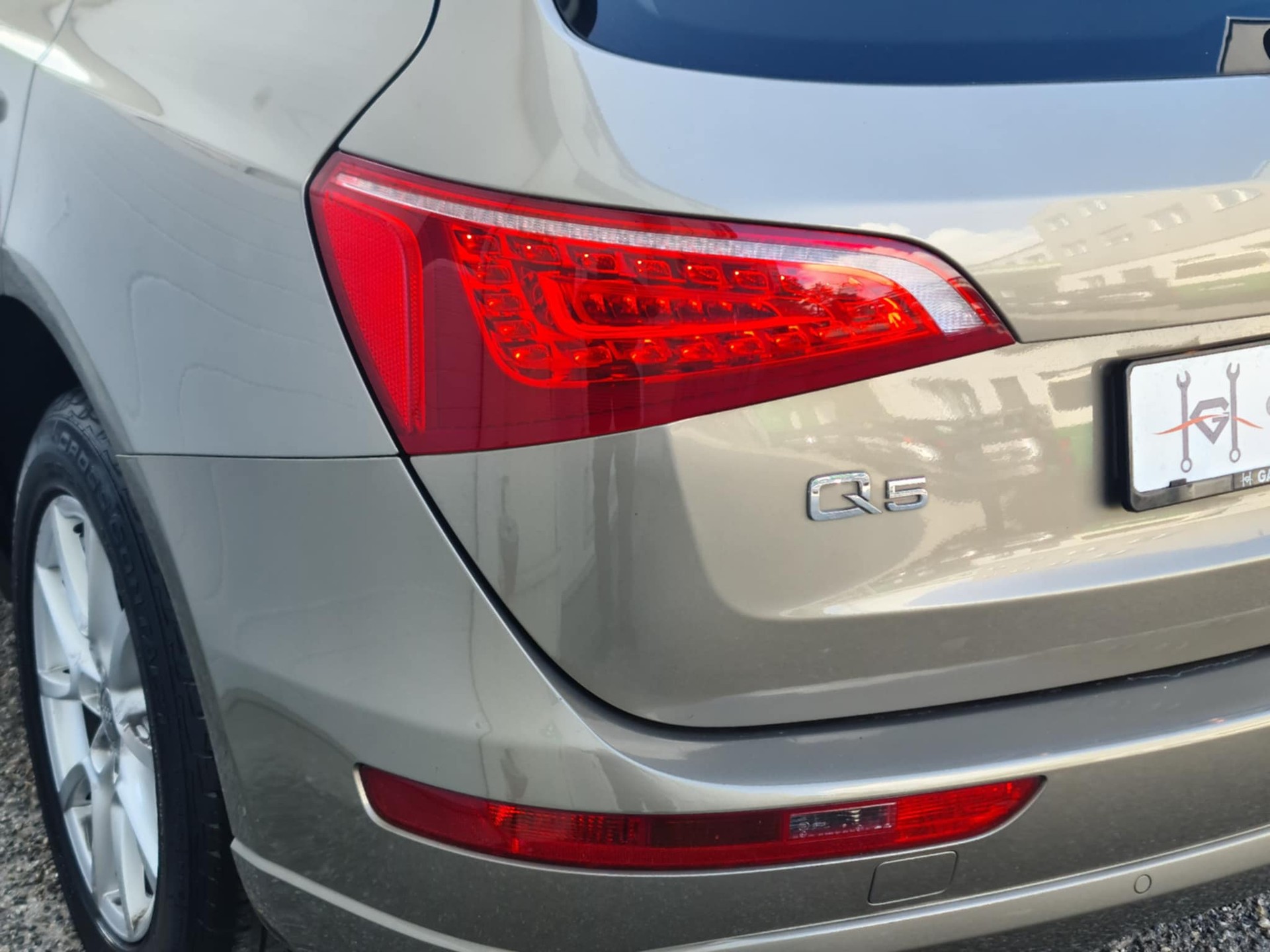 AUDI Q5 2.0 TFSI quattro S-tronic-image-9