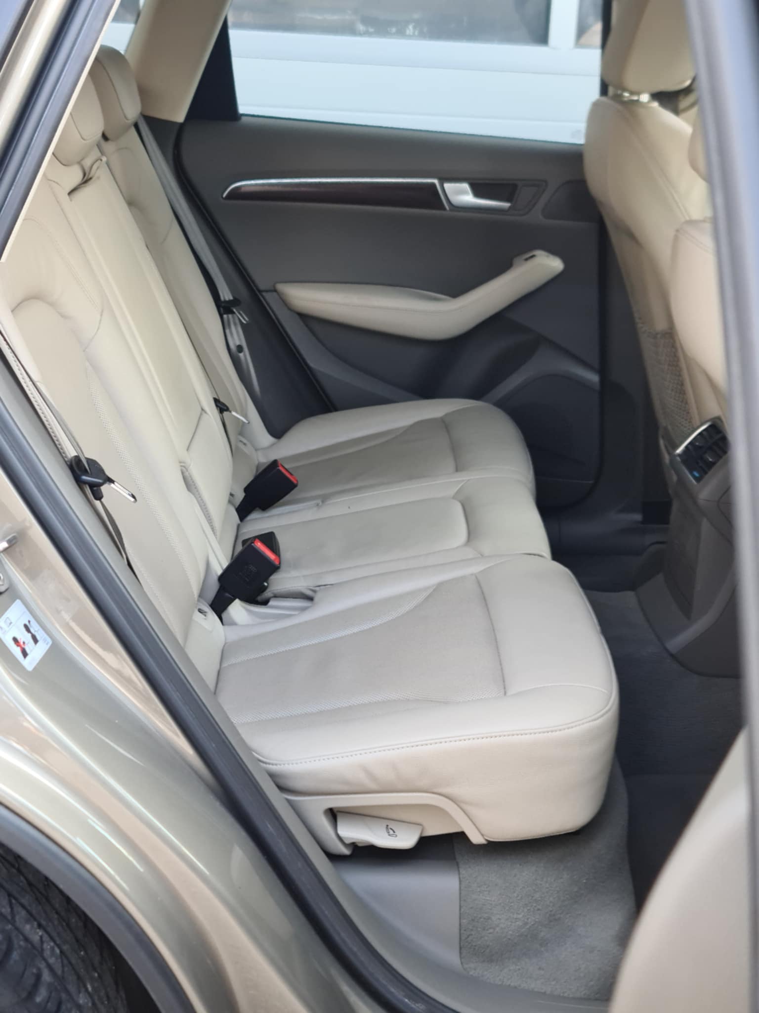 AUDI Q5 2.0 TFSI quattro S-tronic-image-16