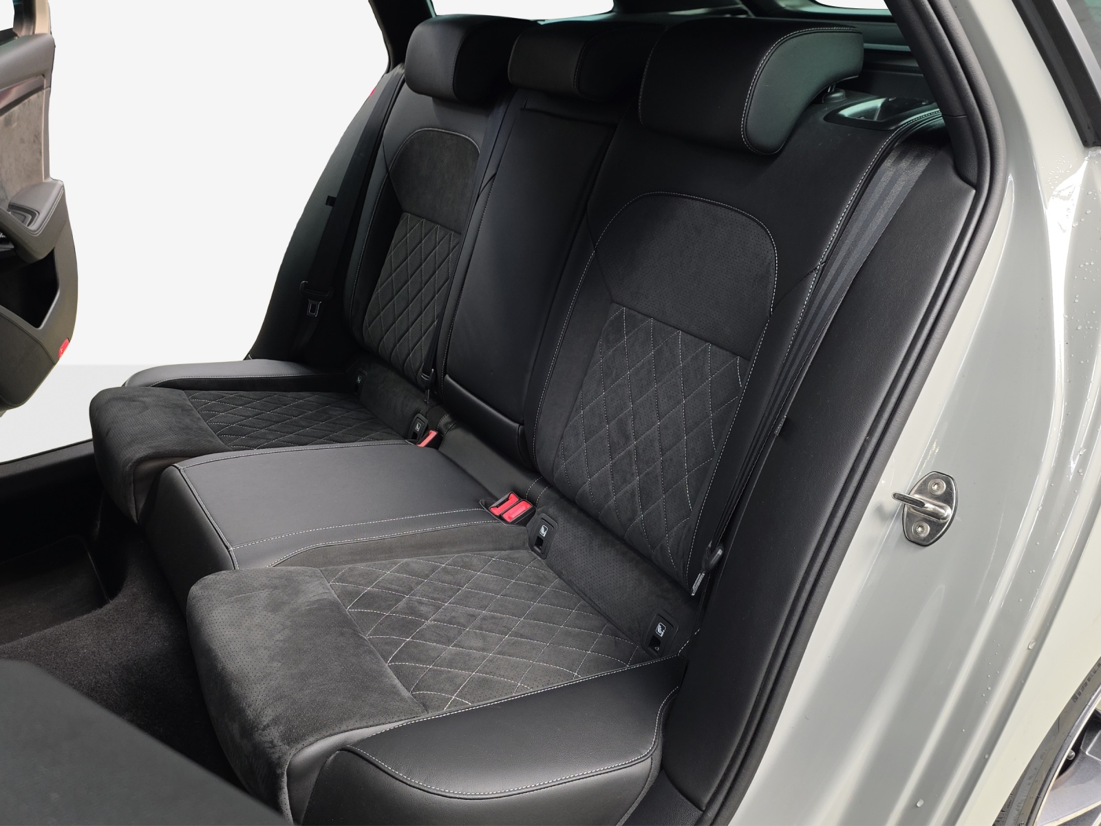 SKODA Superb Combi 2.0 TDi SportLine Light 4x4 DSG-image-11