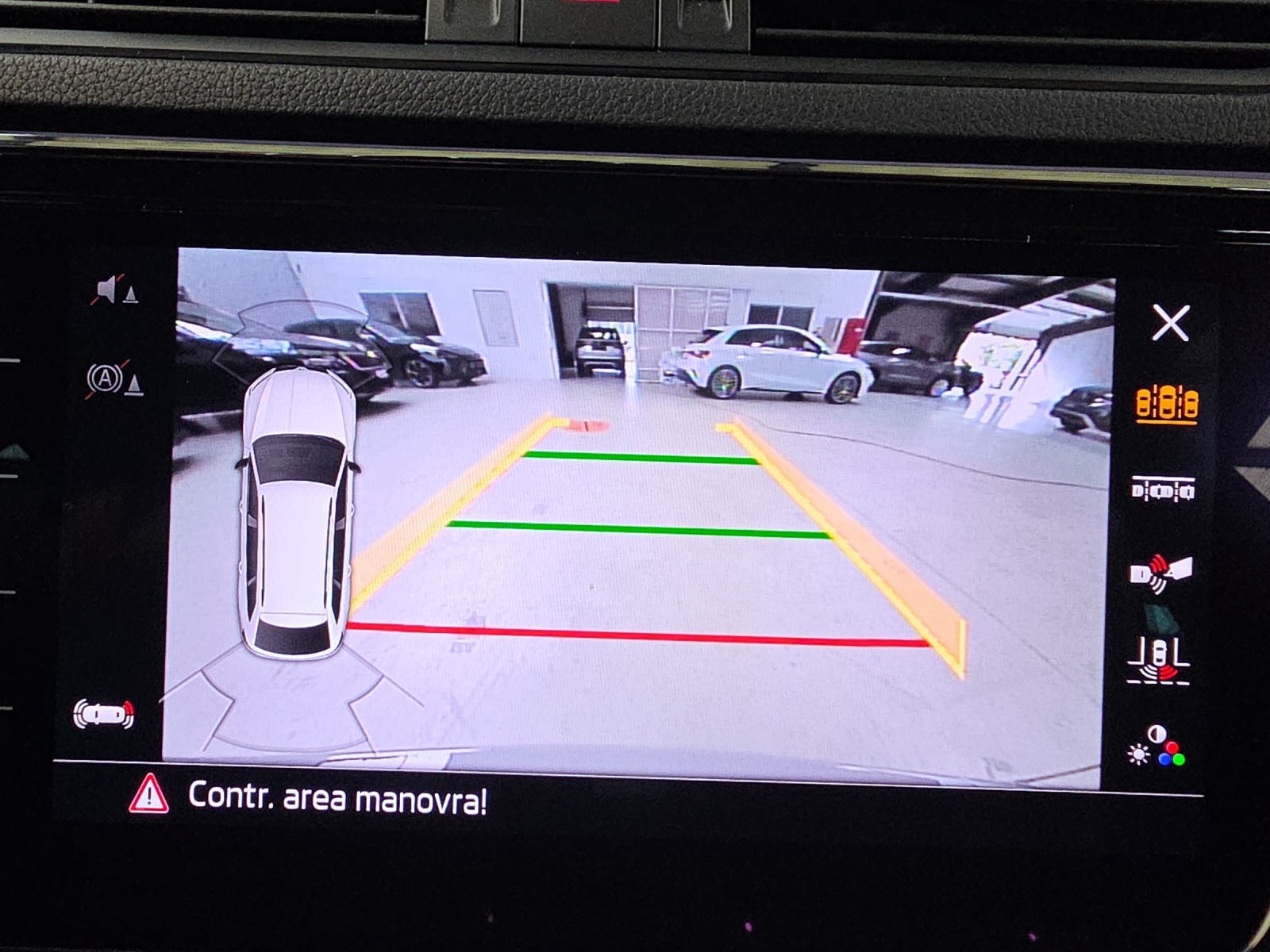 SKODA Superb Combi 2.0 TDi SportLine Light 4x4 DSG-image-15