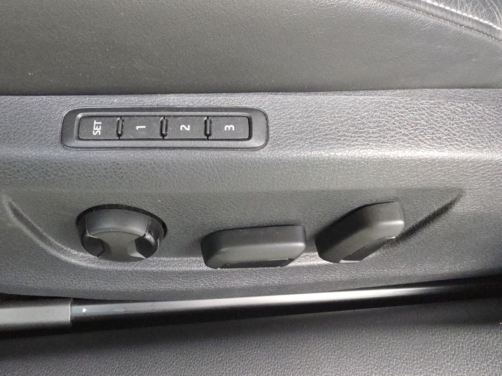 SKODA Superb Combi 2.0 TDi SportLine Light 4x4 DSG-image-14
